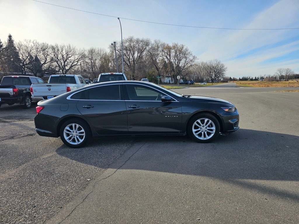 2017 Chevrolet Malibu 1LT photo 3