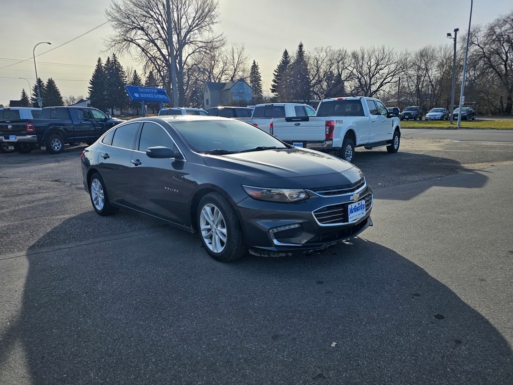 2017 Chevrolet Malibu 1LT photo 2