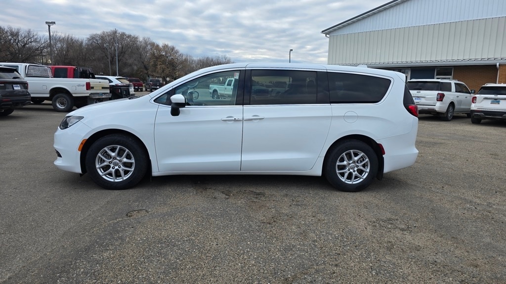2020 Chrysler Voyager