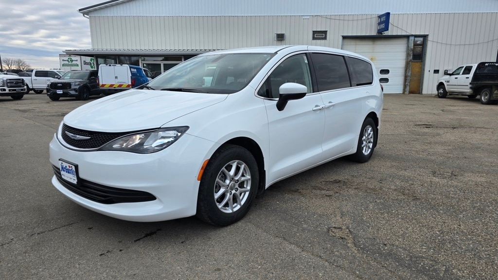 2020 Chrysler Voyager LX photo 2
