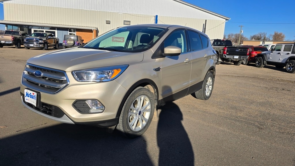 Used 2017 Ford Escape SE with VIN 1FMCU9G97HUC26272 for sale in Minot, ND