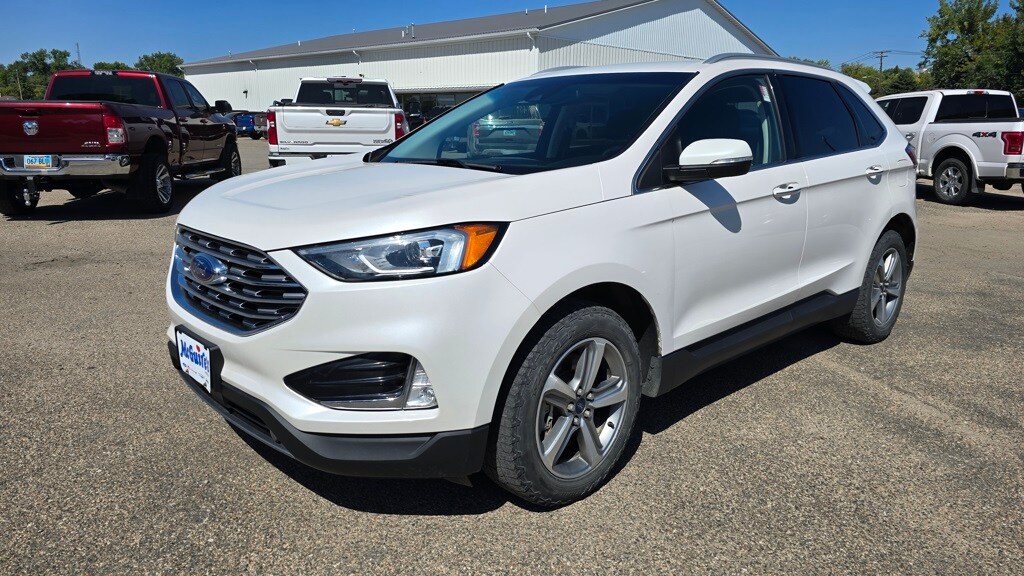 2019 Ford Edge Titanium photo 2