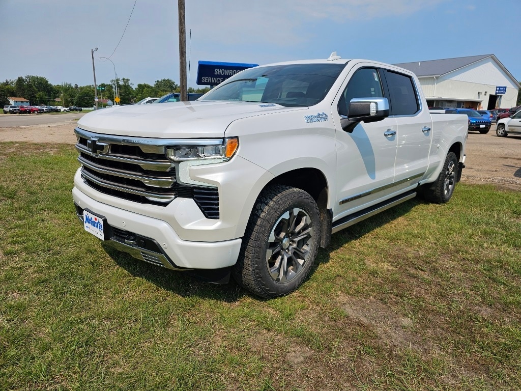 Used 2022 Chevrolet Silverado 1500 High Country with VIN 1GCUDJET3NZ539682 for sale in Minot, ND