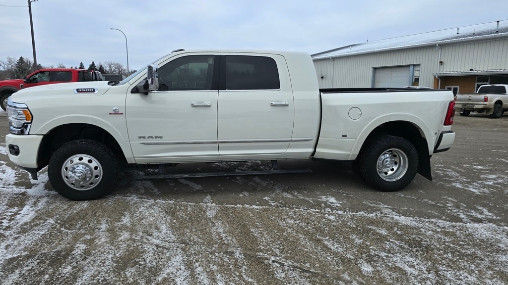 2022 RAM Ram 3500 Pickup Limited's photo