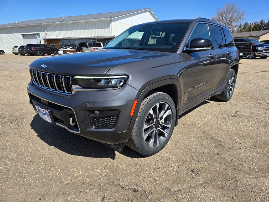 2022 Jeep Grand Cherokee Overland photo 2