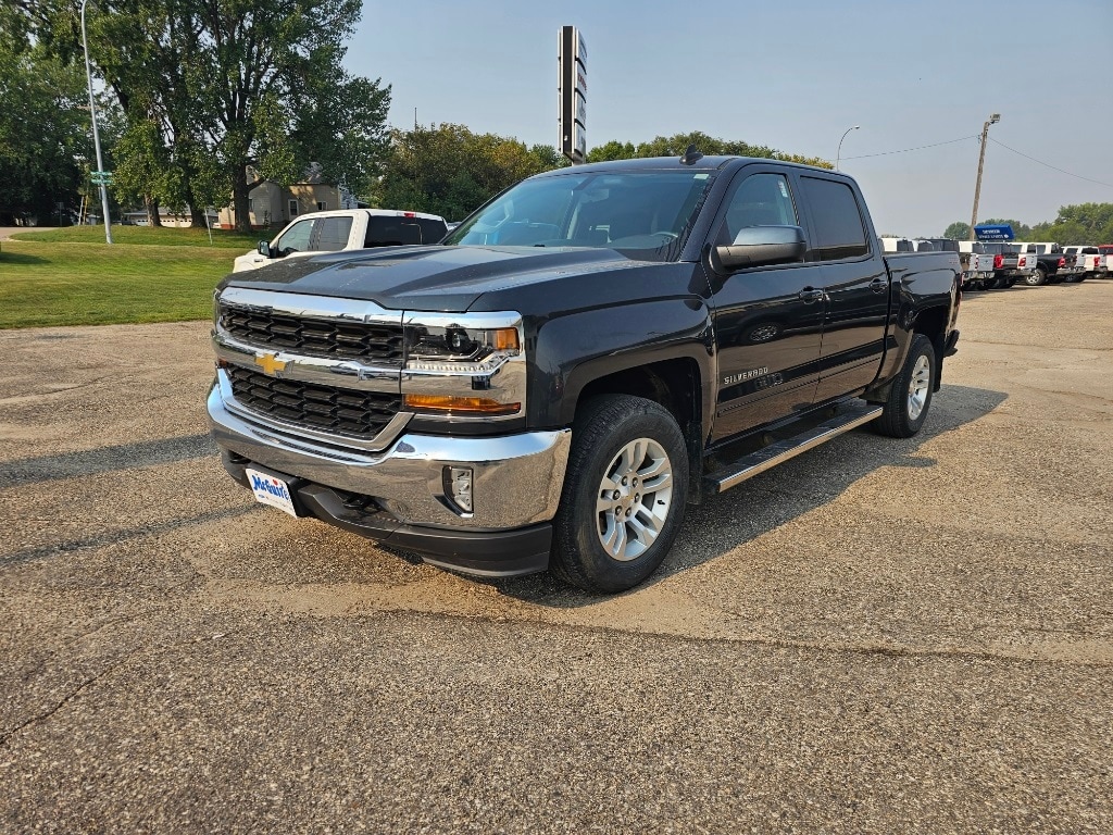 Used 2018 Chevrolet Silverado 1500 LT with VIN 3GCUKREC7JG475516 for sale in Minot, ND