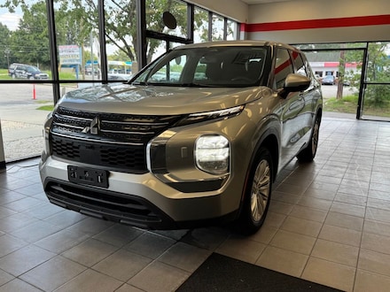 2022 Mitsubishi Outlander ES SUV