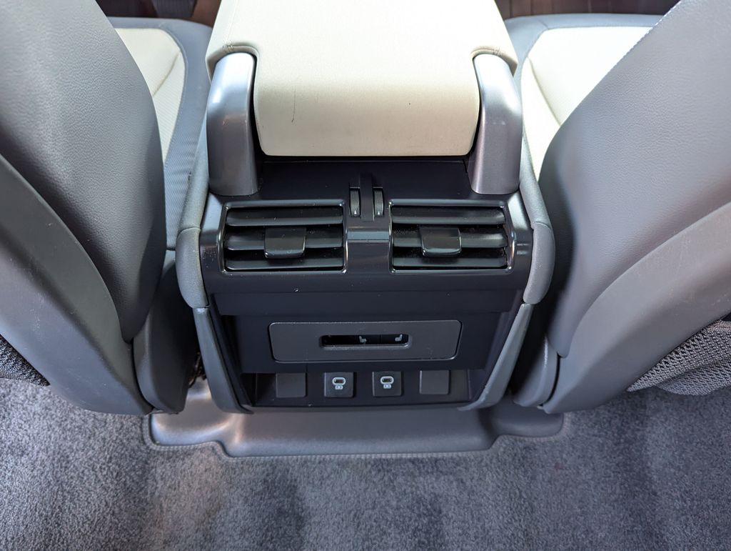 2023 Land Rover Defender X-Dynamic SE - Photo 42