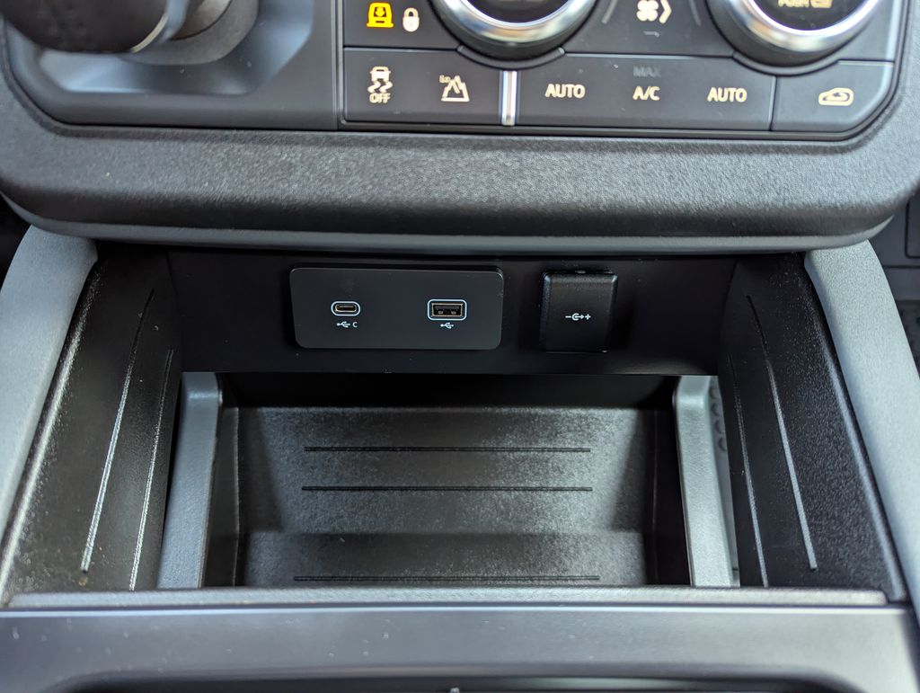 2023 Land Rover Defender X-Dynamic SE - Photo 27