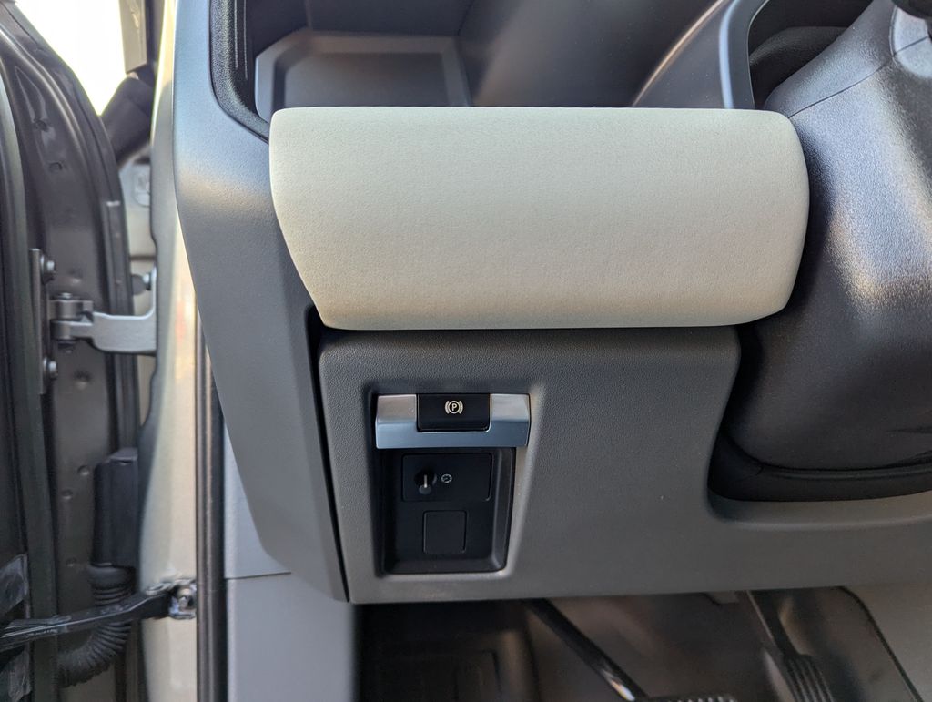 2023 Land Rover Defender X-Dynamic SE - Photo 14