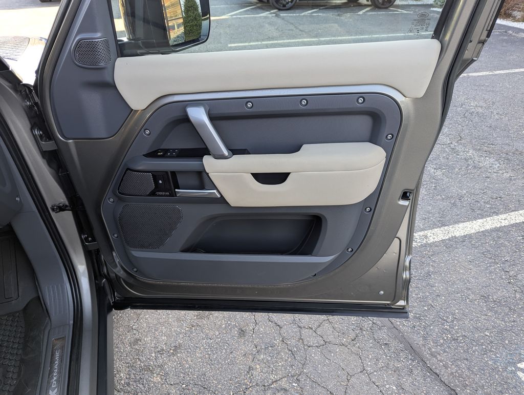 2023 Land Rover Defender X-Dynamic SE - Photo 33