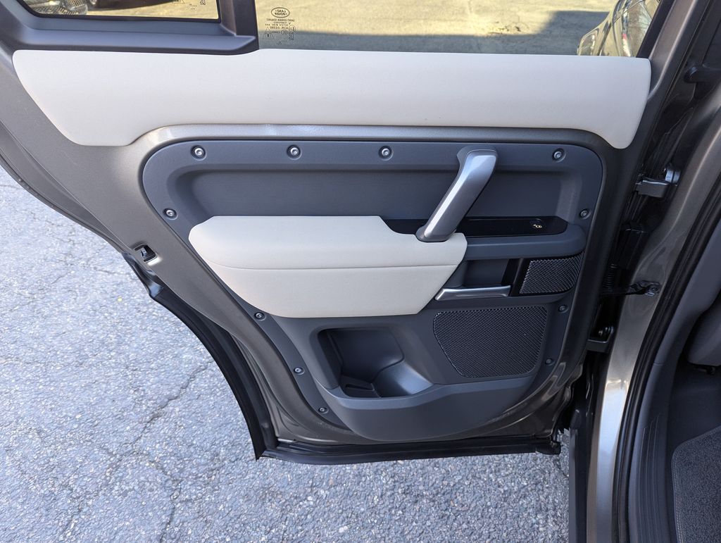 2023 Land Rover Defender X-Dynamic SE - Photo 39