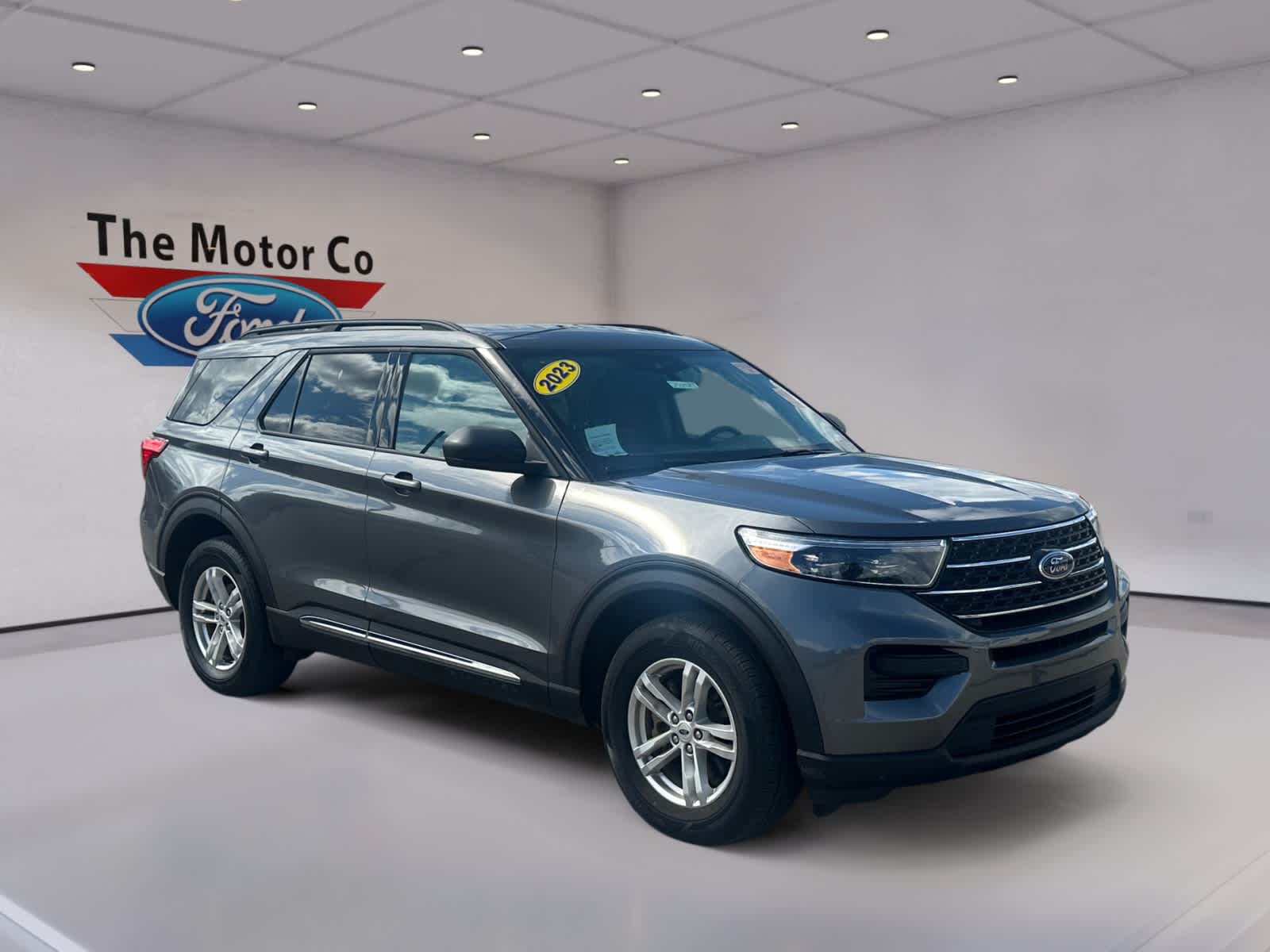 2023 Ford Explorer XLT photo 2