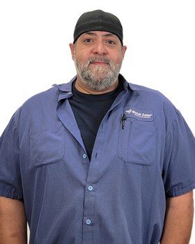 Staff member Axel from ID_d591ae