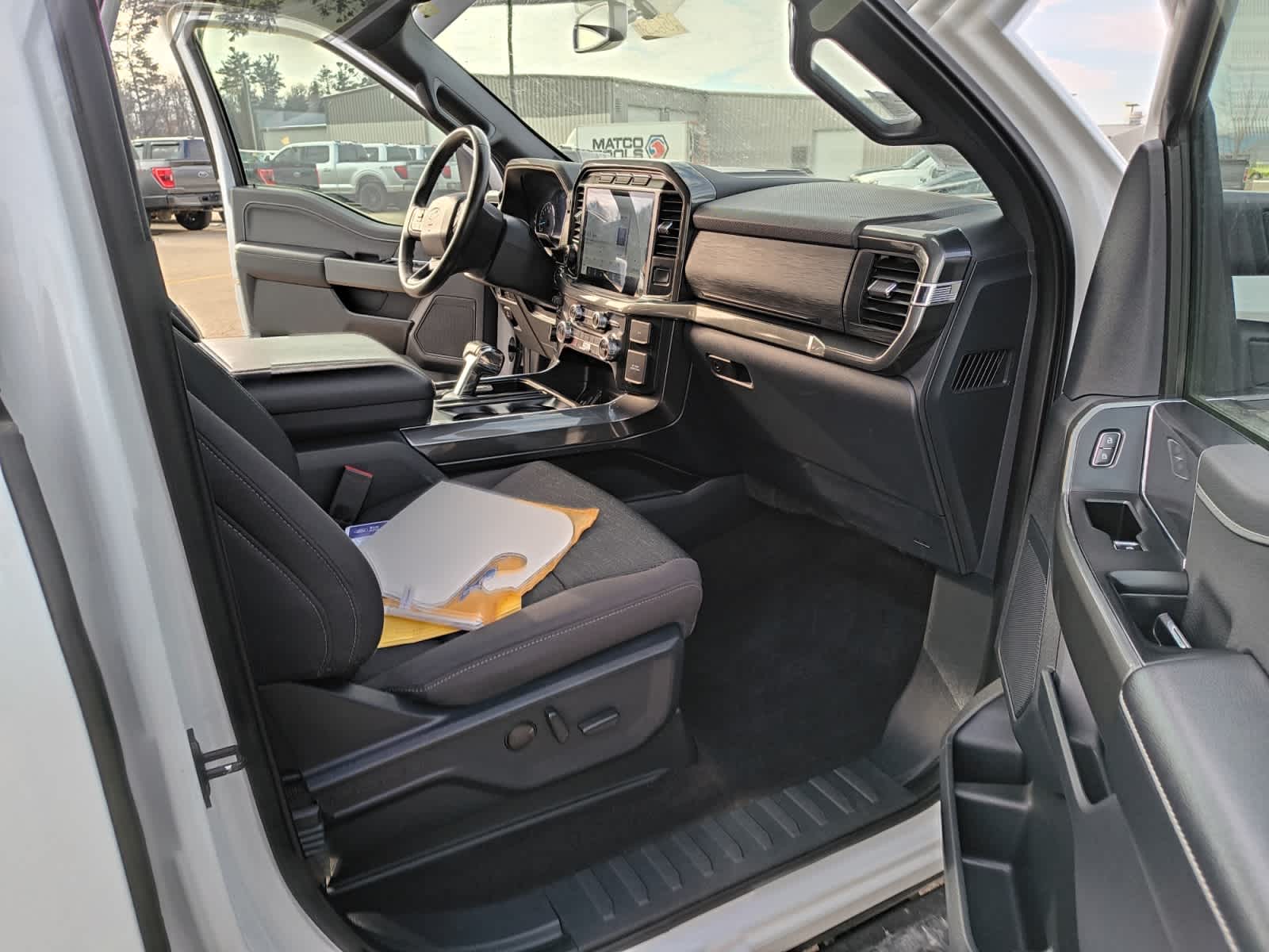 2023 Ford F-150 XLT - Photo 17