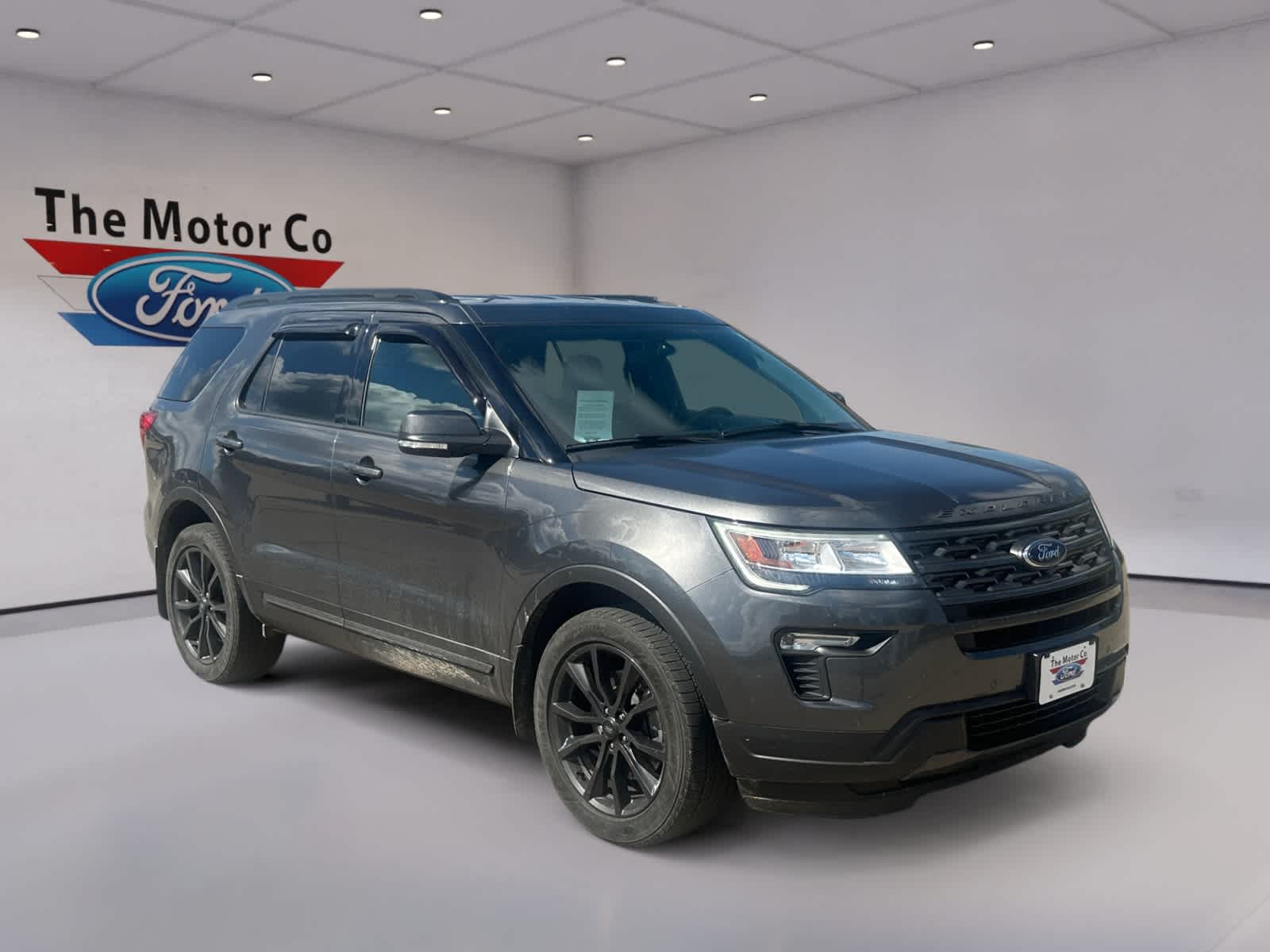 2019 Ford Explorer XLT photo 2