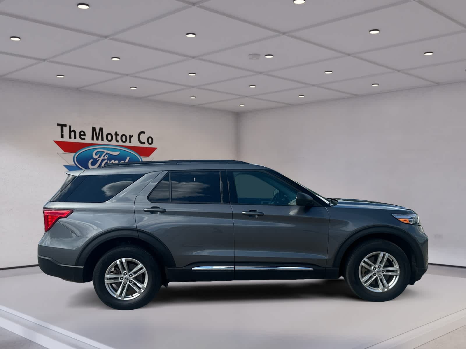 2023 Ford Explorer XLT photo 3