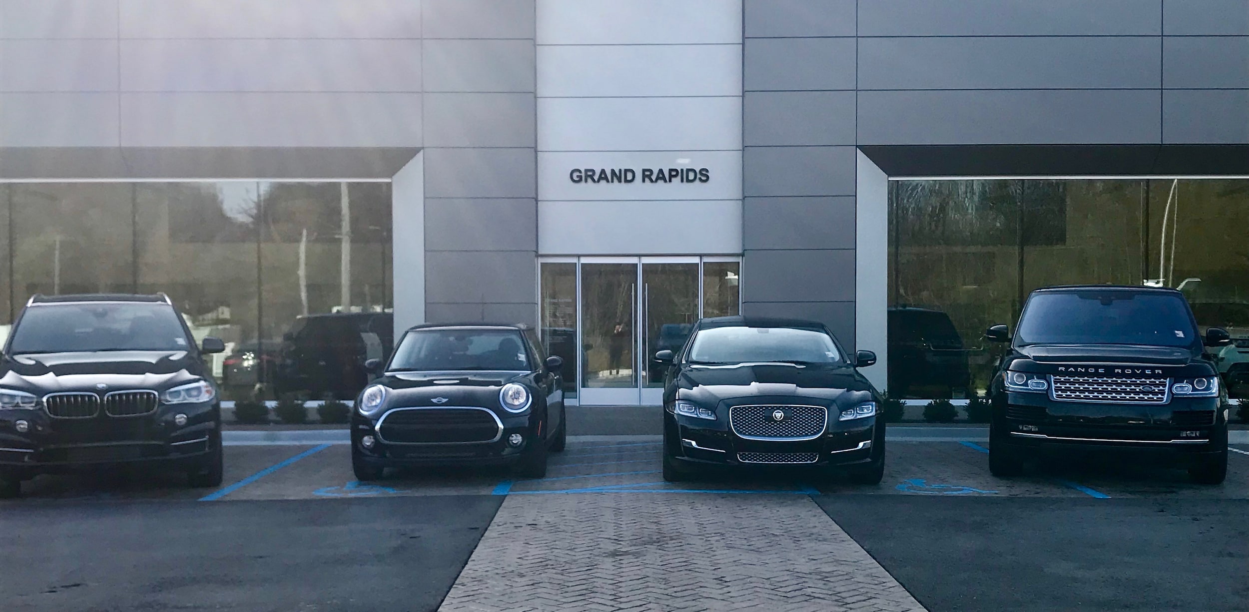 Range Rover Dealership Grand Rapids Mi  . Choose Your Country And Then Select The Services You Require As These Vary By Dealership And May Include Sales, Parts, Servicing And Repairs.