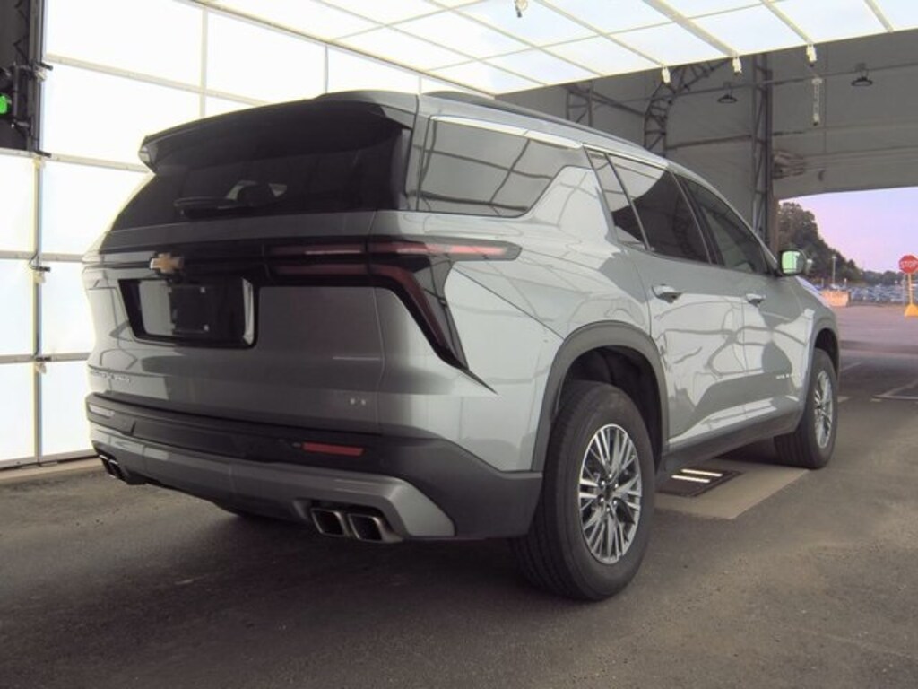 Used 2024 Chevrolet Traverse LT SUV