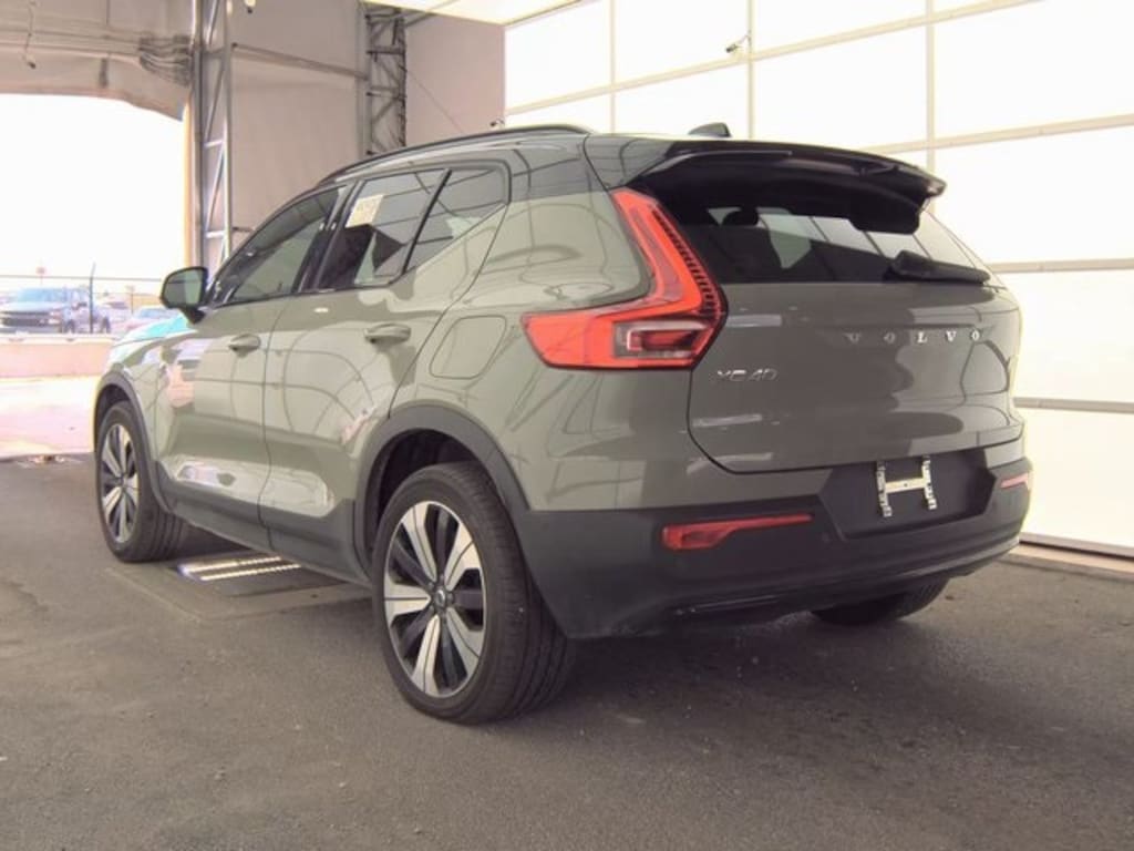 Used 2023 Volvo XC40 Recharge Pure Electric Twin Plus SUV