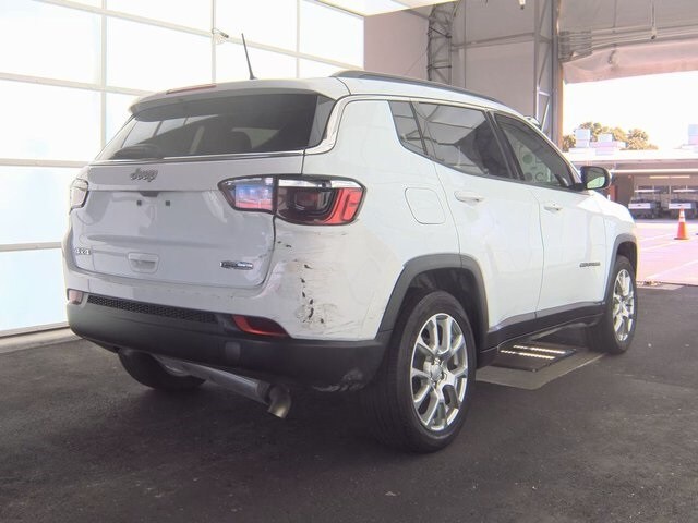 2024 Jeep Compass Latitude Lux photo 2