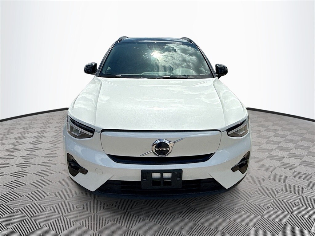 2023 Volvo XC40 Recharge Twin Plus photo 2