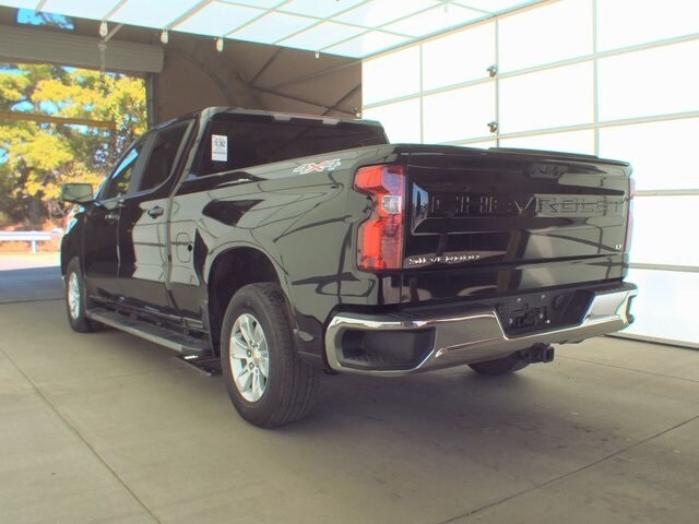 2024 Chevrolet Silverado 1500 LT photo 2