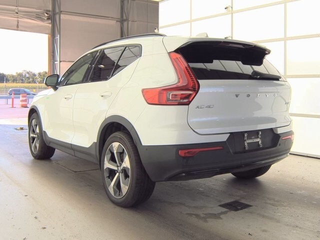 2023 Volvo XC40 Plus photo 4