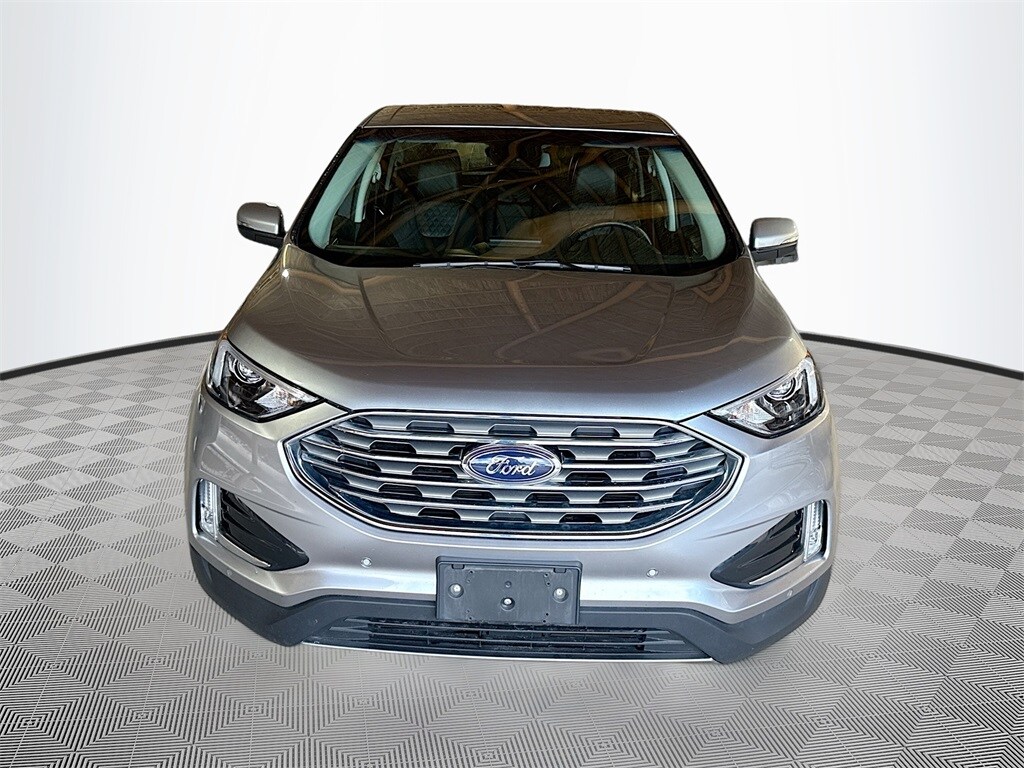 2024 Ford Edge Titanium photo 2