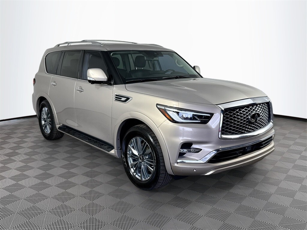 2022 Infiniti QX80 Luxe photo 3