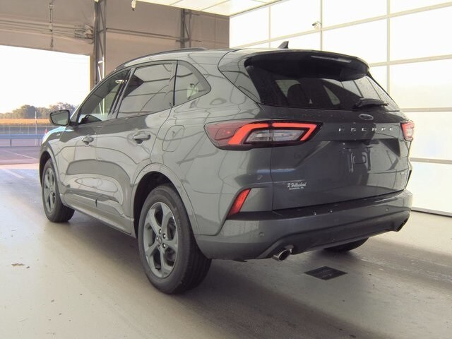 2023 Ford Escape ST-Line photo 4