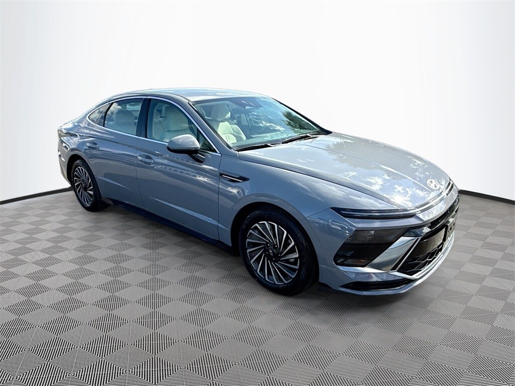 2025 Hyundai Sonata Hybrid SEL photo 3