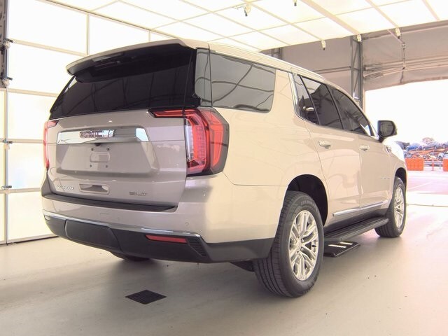 2022 Gmc Yukon SLT photo 2