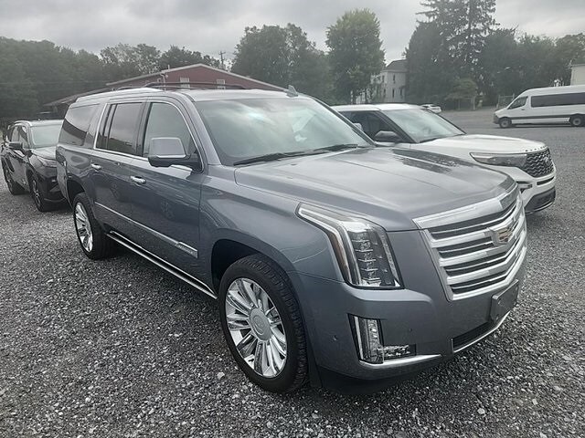 2019 Cadillac Escalade ESV Platinum photo 3