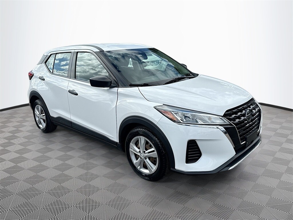 2021 Nissan Kicks S photo 2