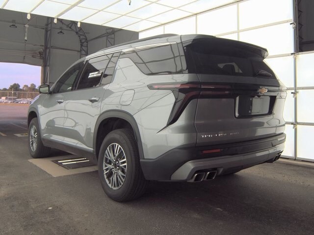 2024 Chevrolet Traverse photo 2