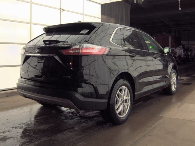 2023 Ford Edge SEL photo 2