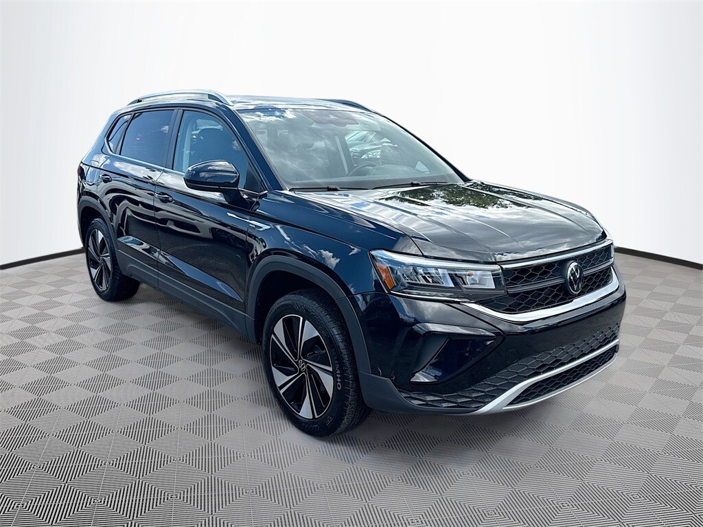 2024 Volkswagen Taos SE photo 3