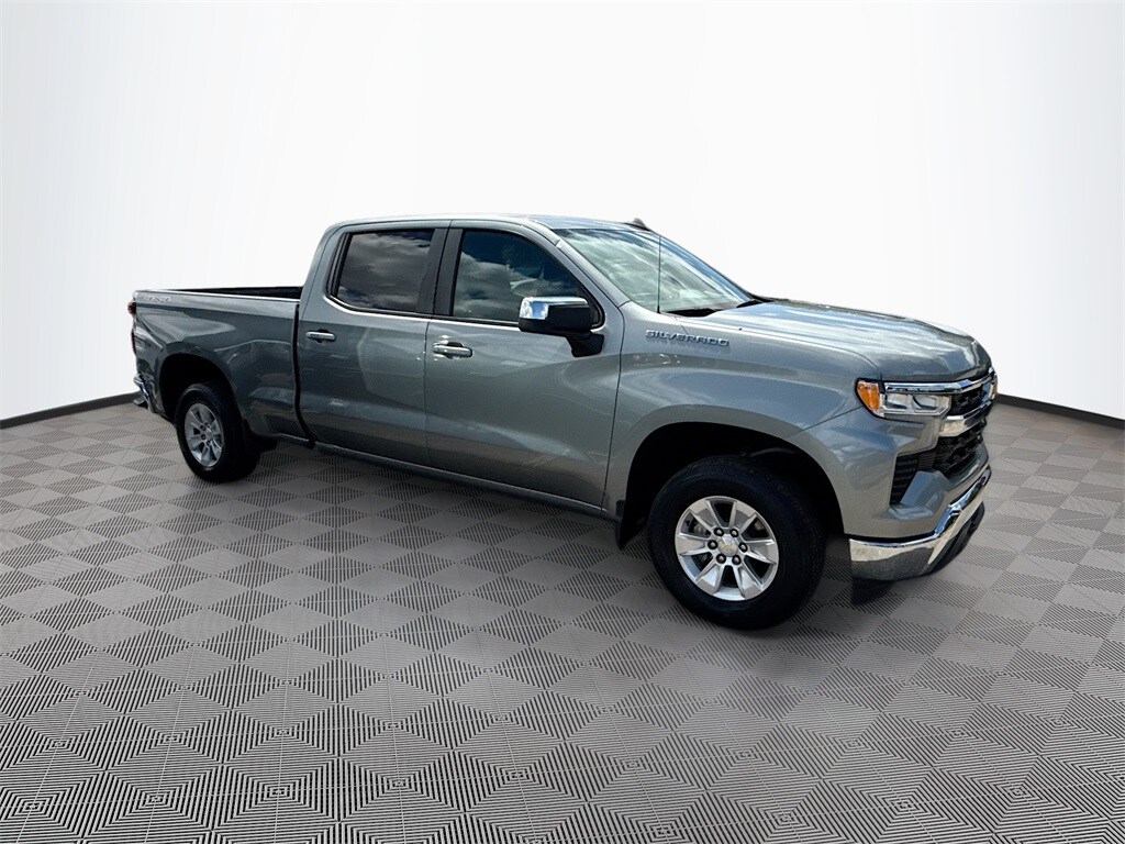 2023 Chevrolet Silverado 1500 LT photo 2