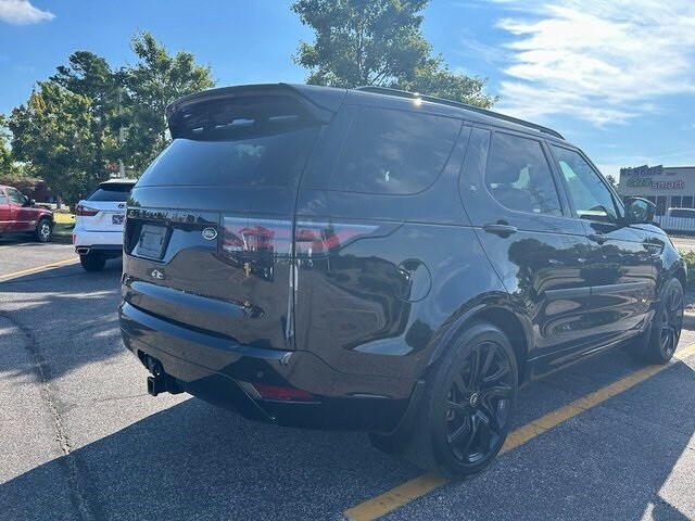 2022 Land Rover Discovery S R-Dynamic photo 2