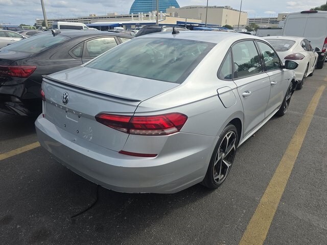 2020 Volkswagen Passat 2.0T R-Line photo 2