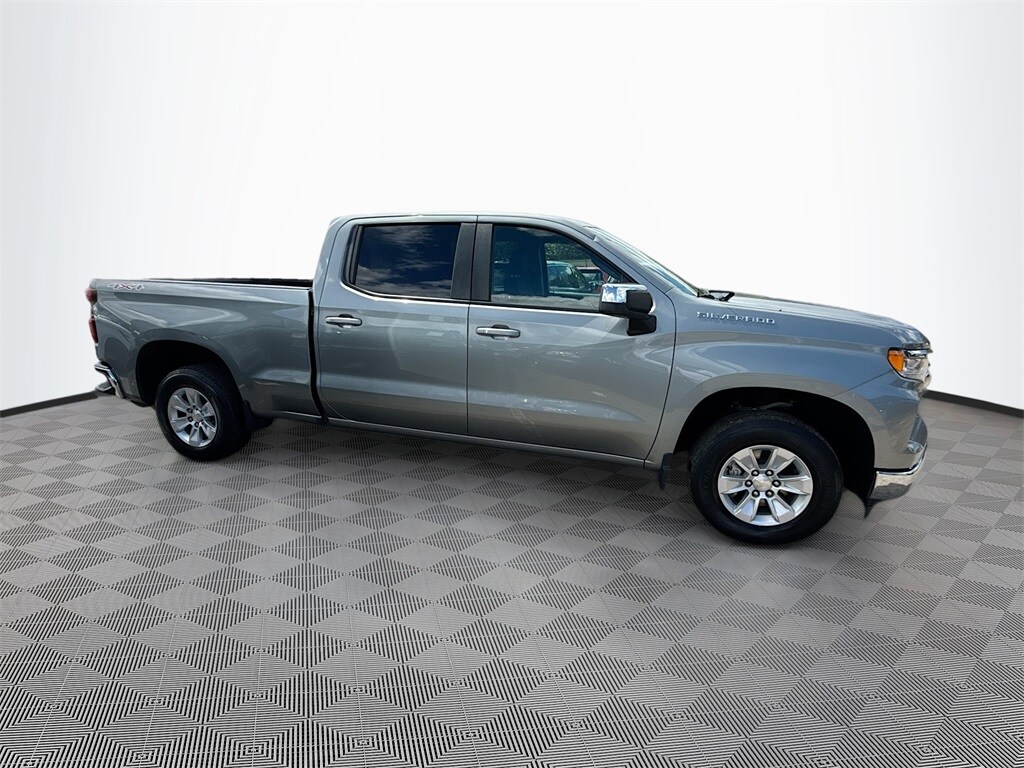 2023 Chevrolet Silverado 1500 LT photo 3