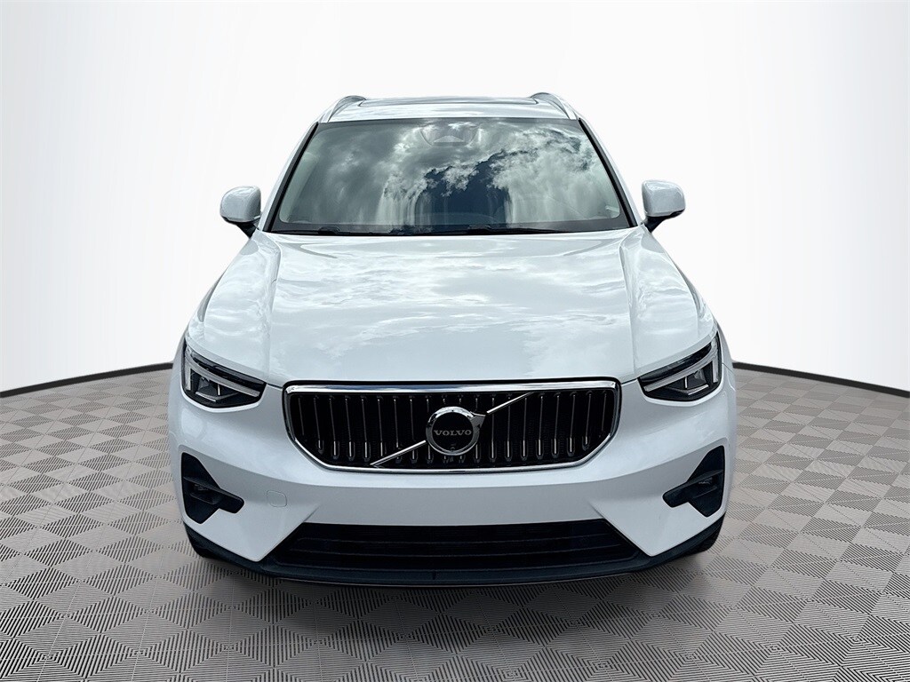 2024 Volvo XC40 Plus photo 2