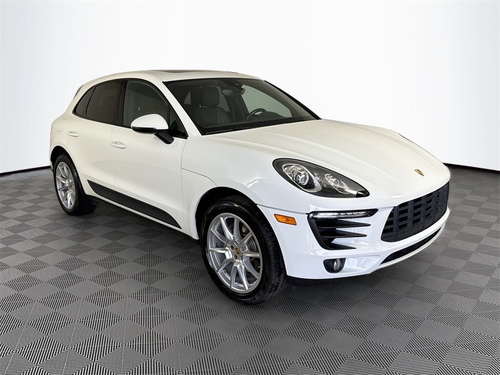 2017 Porsche Macan Base photo 3