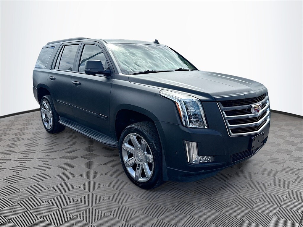 2018 Cadillac Escalade Luxury photo 3
