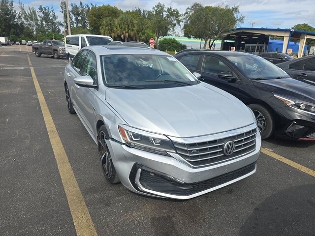 2020 Volkswagen Passat 2.0T R-Line photo 3