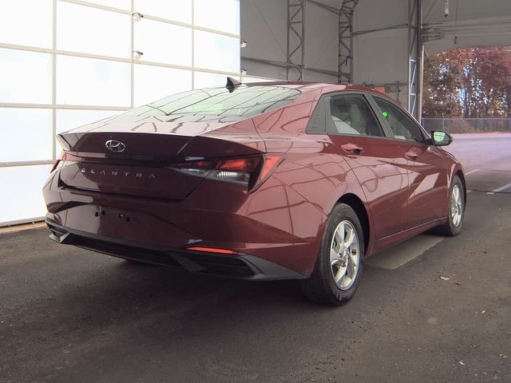 Used 2023 Hyundai Elantra SE Sedan