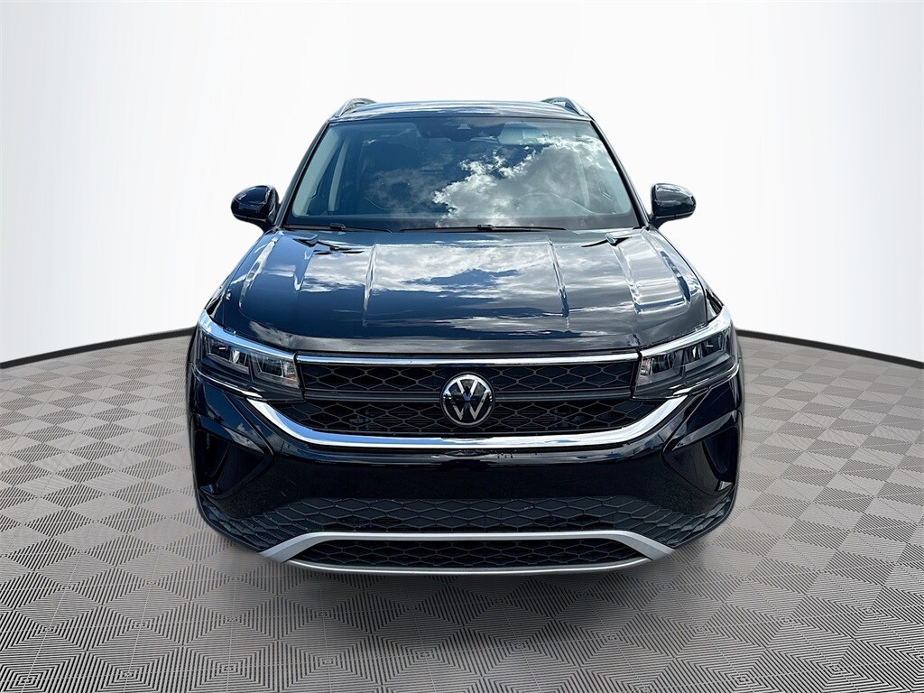 2024 Volkswagen Taos SE photo 2