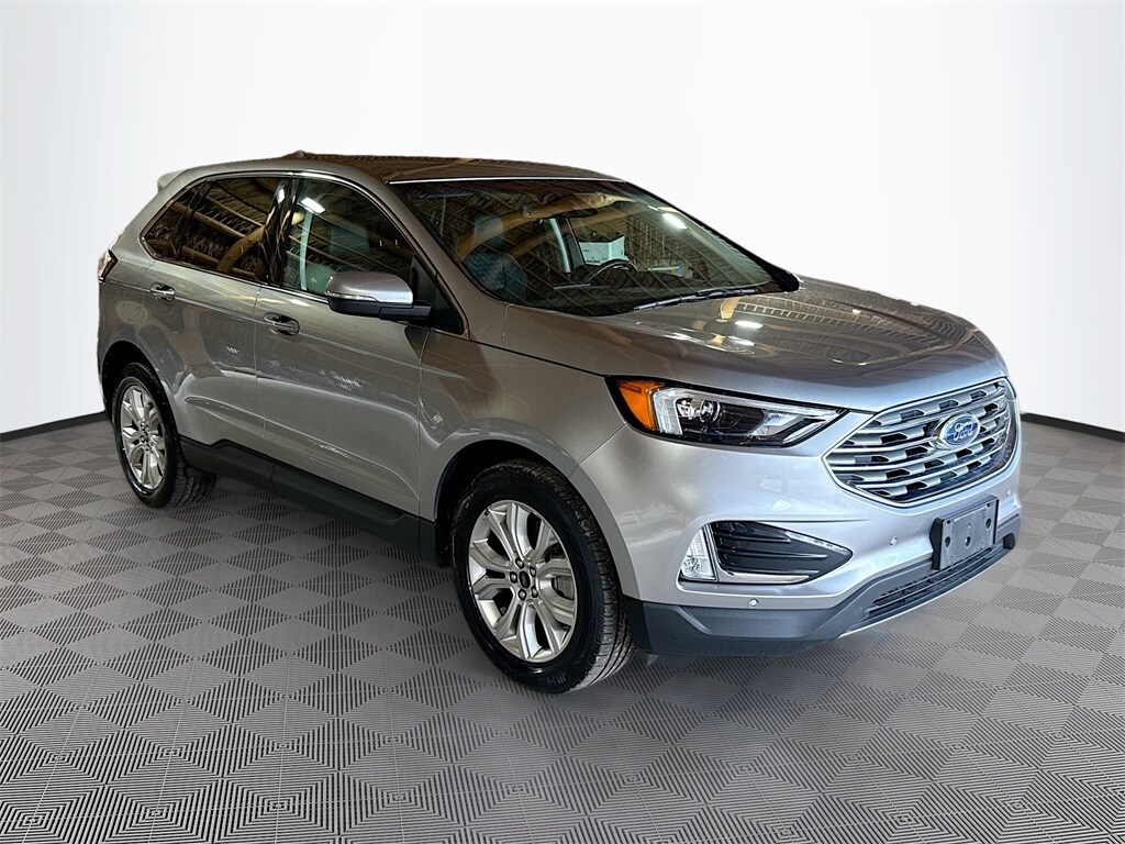 2024 Ford Edge Titanium photo 3
