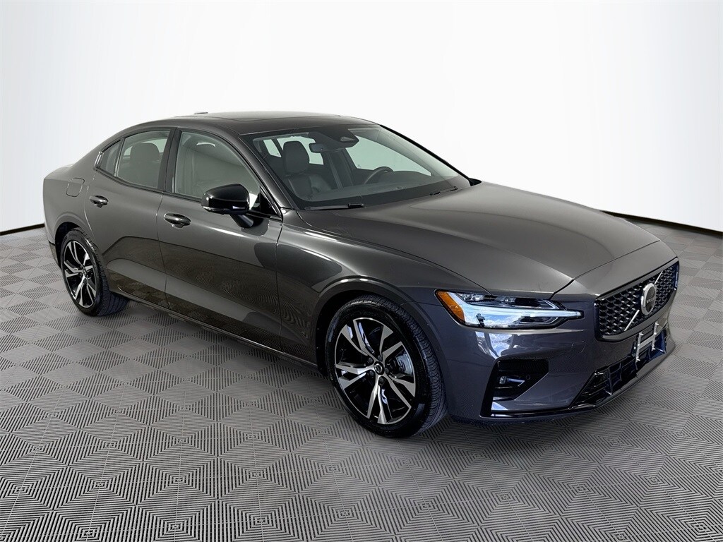 2024 Volvo S60 B5 Plus photo 3